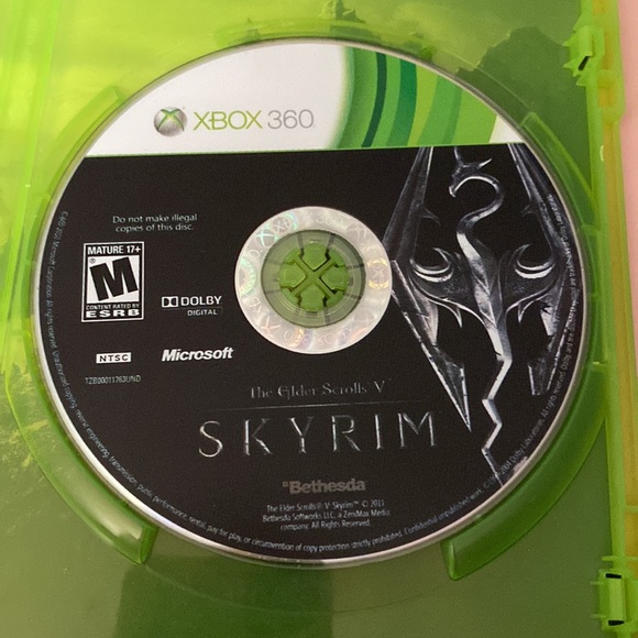 Xbox 360 Skyrim game - Picture 3 of 4
